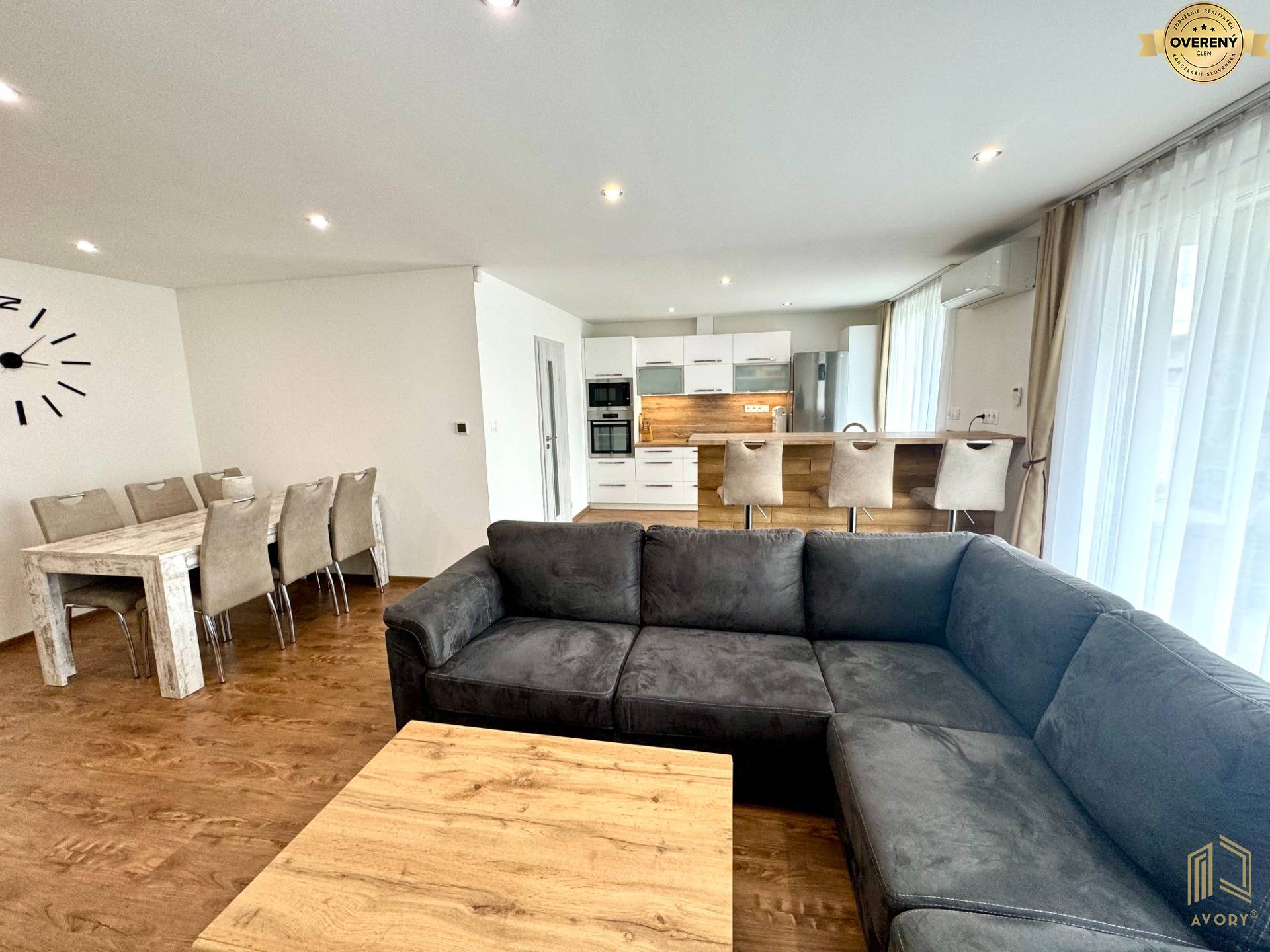 obývačka s jedálňou