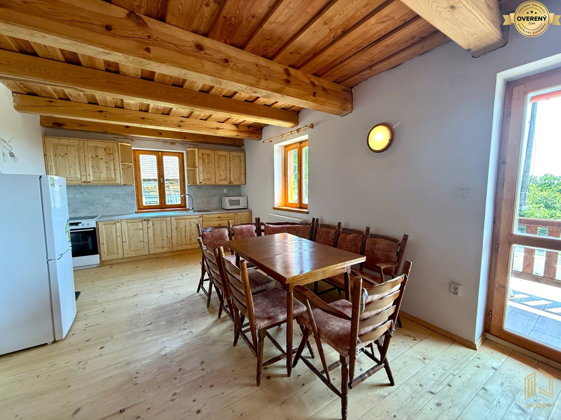 obývačka s kuchyňou