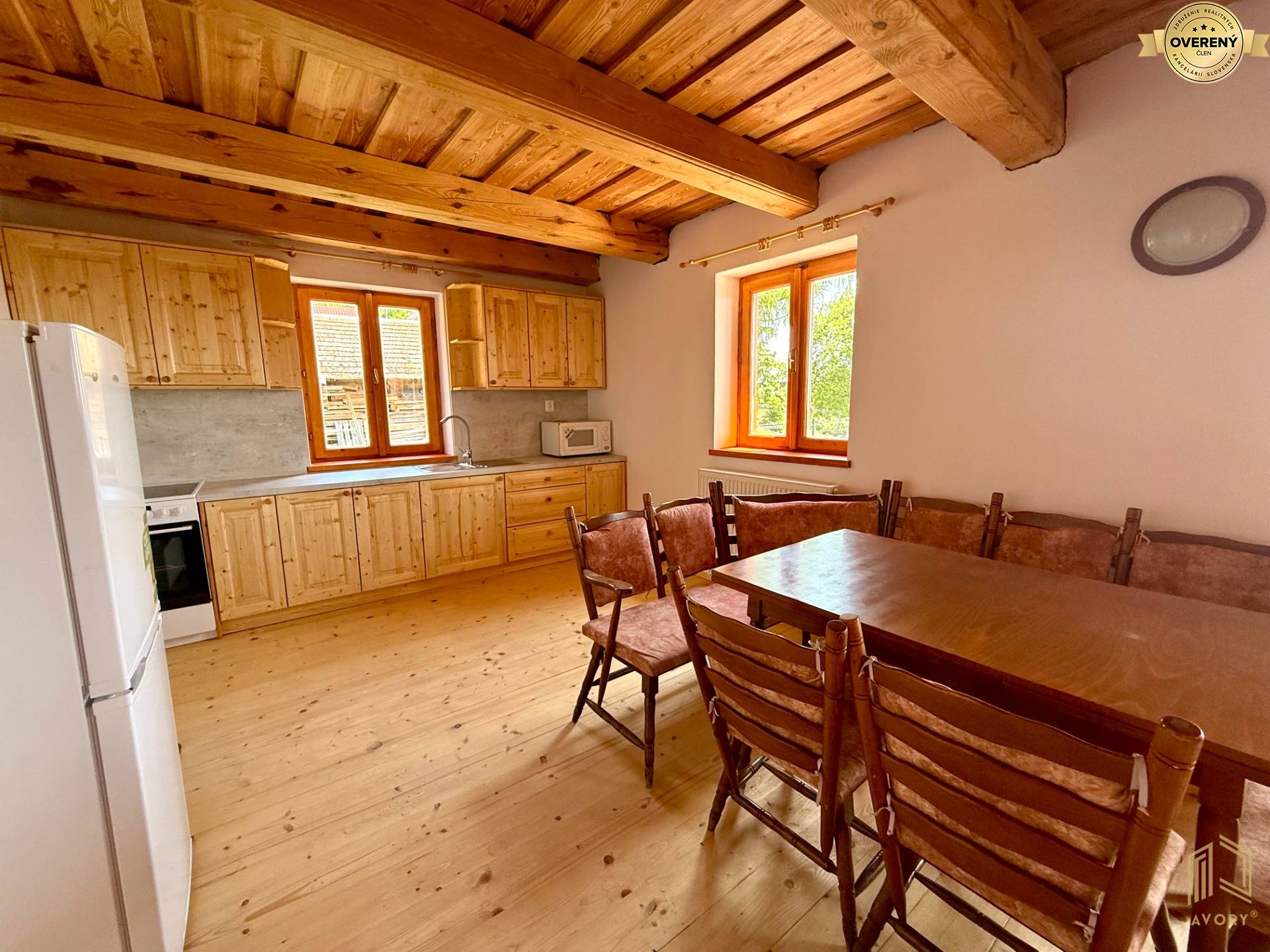 obývačka s kuchyňou