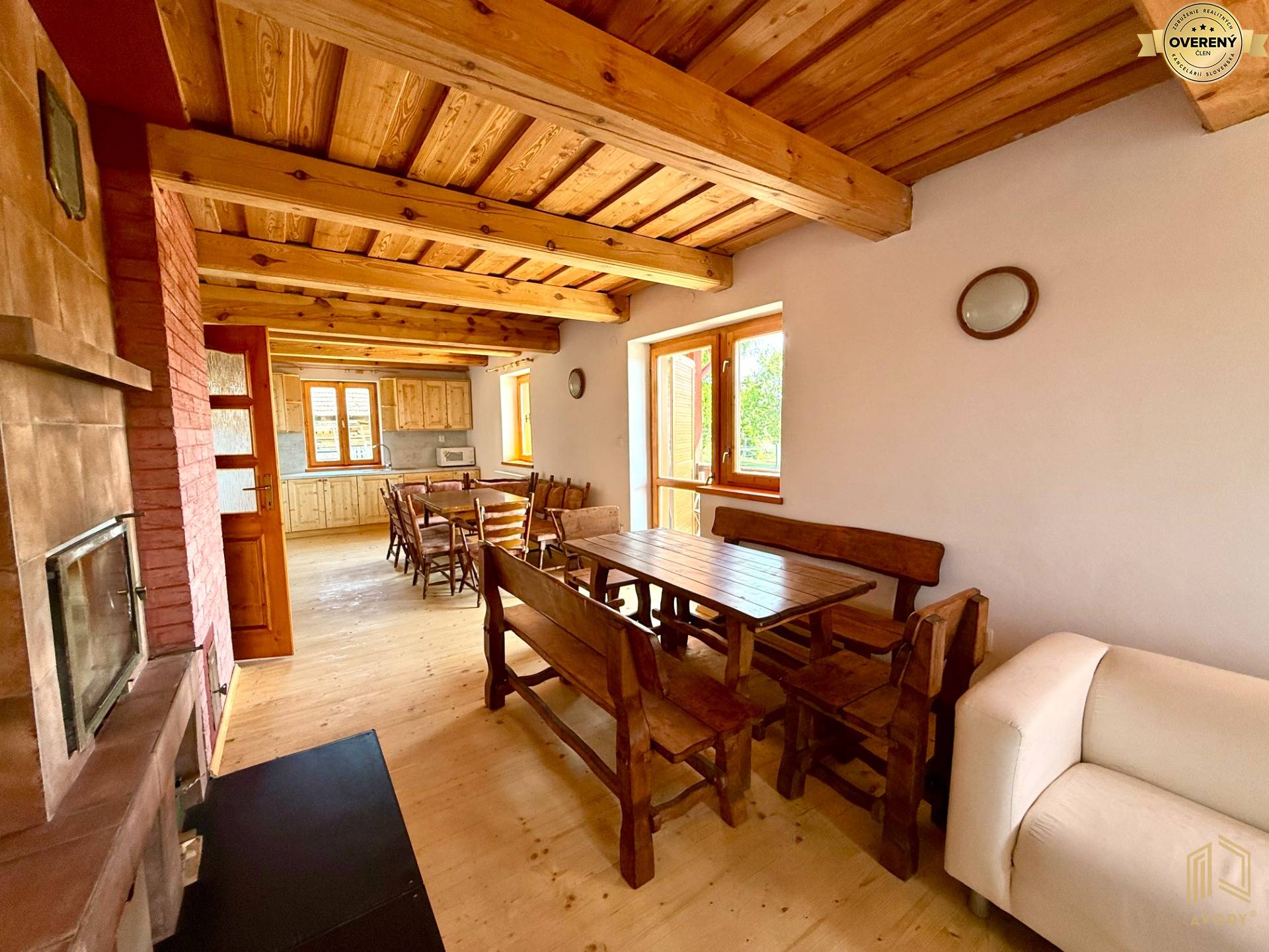 obývačka s kuchyňou