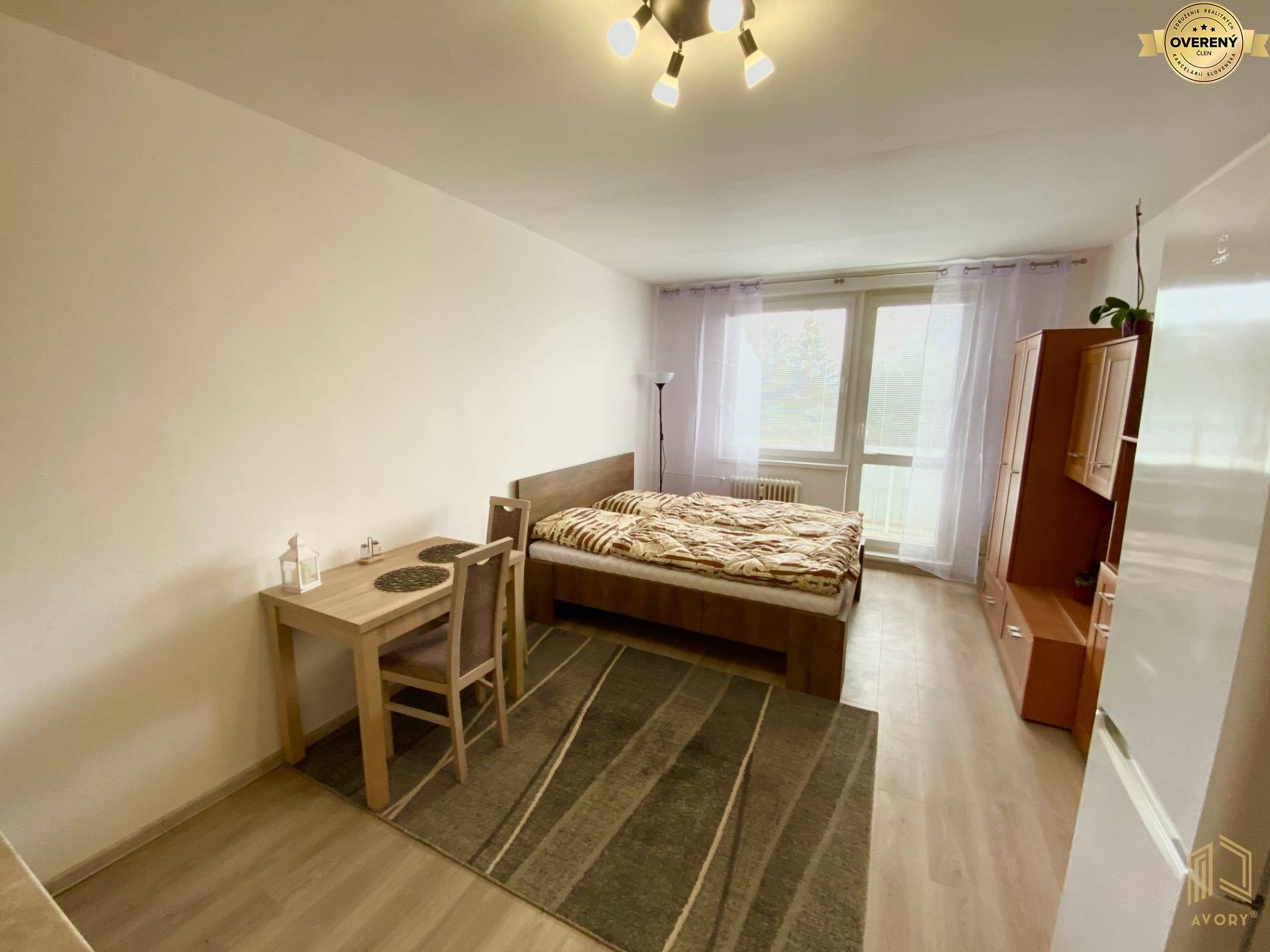 zariadená garsónka