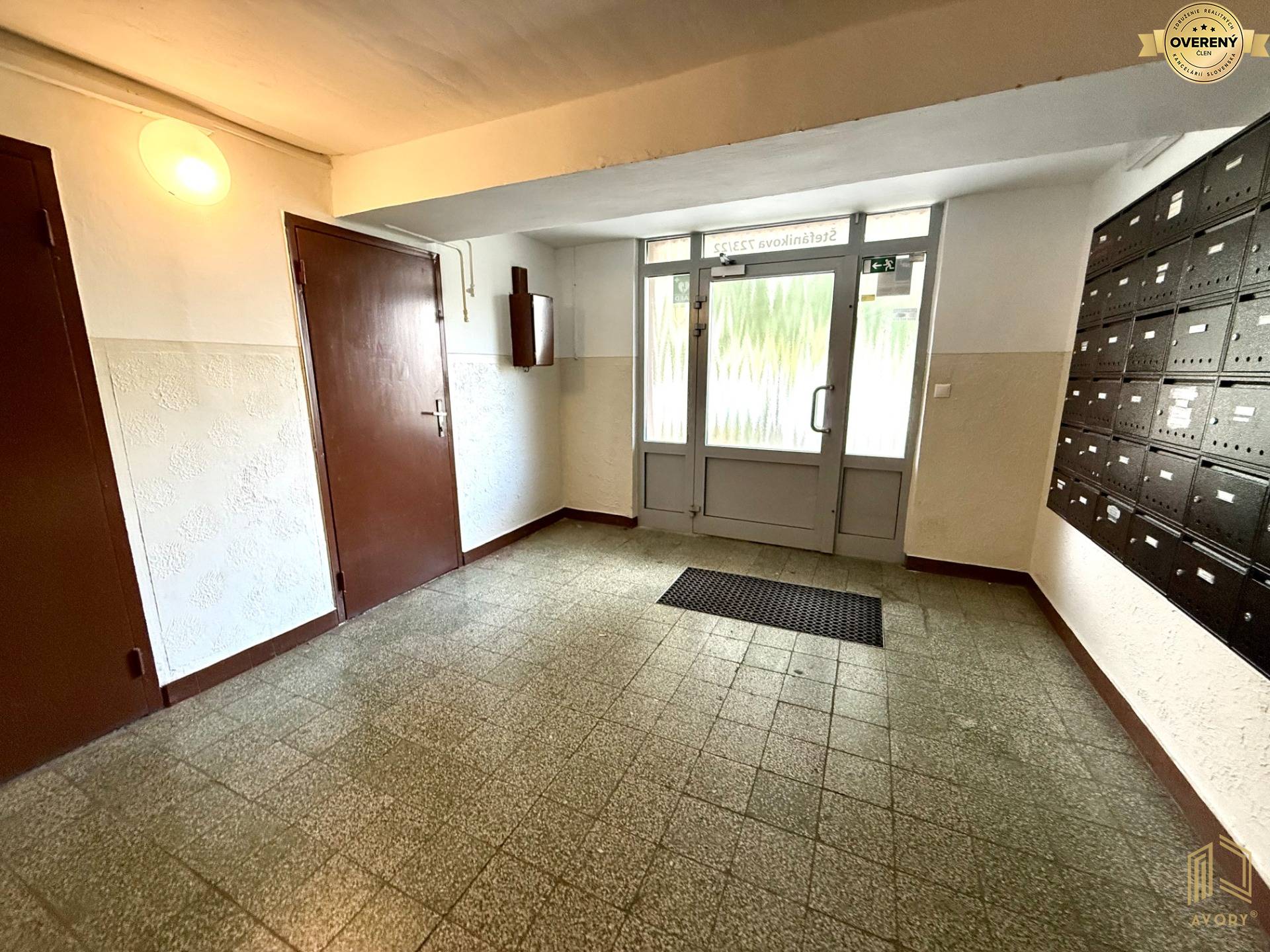 vstup do bytového domu