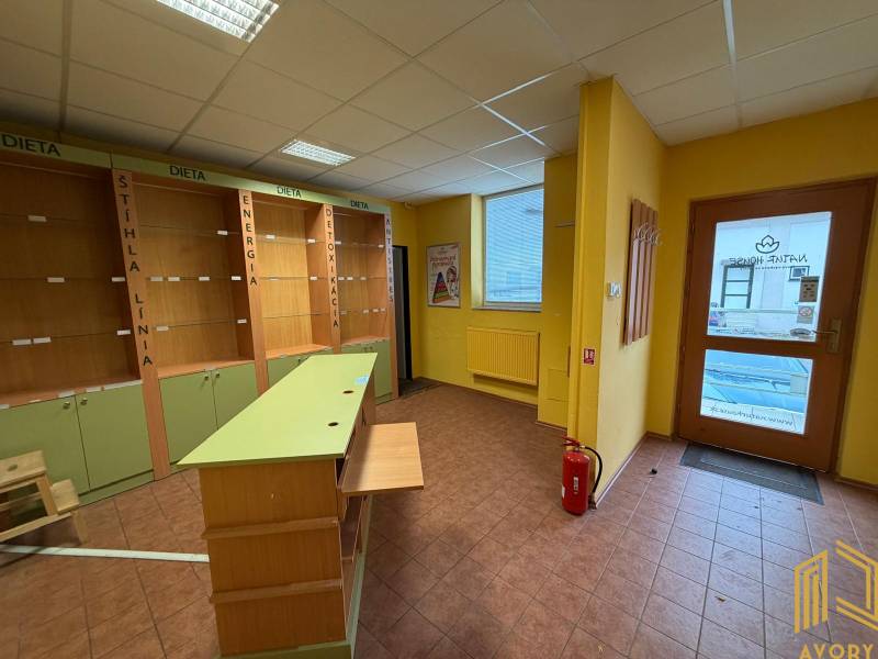 NA PRENÁJOM KOMERČNÝ PRIESTOR (80m2) V CENTRE MESTA SENICA